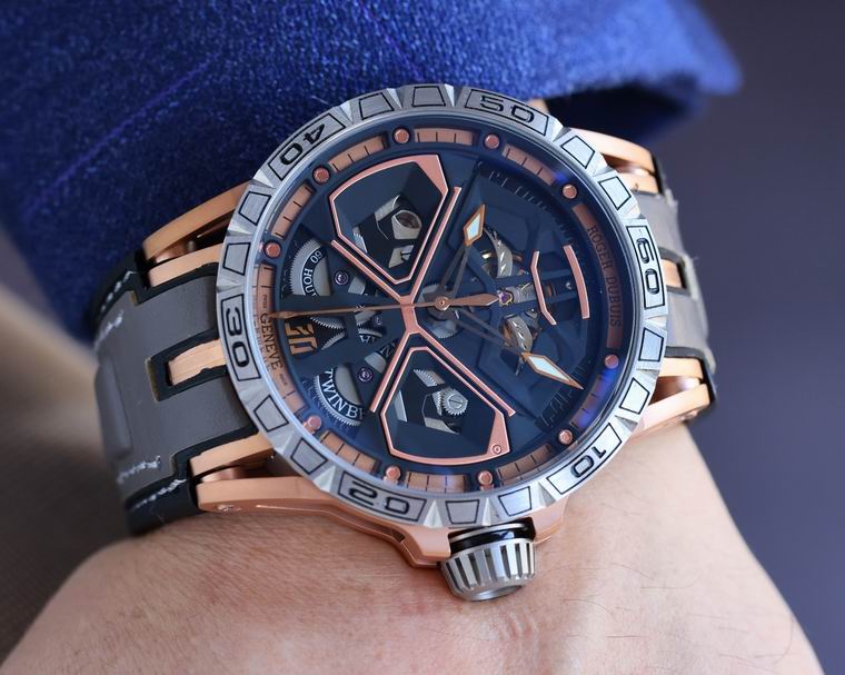 Roger Dubuis men 45mm M01